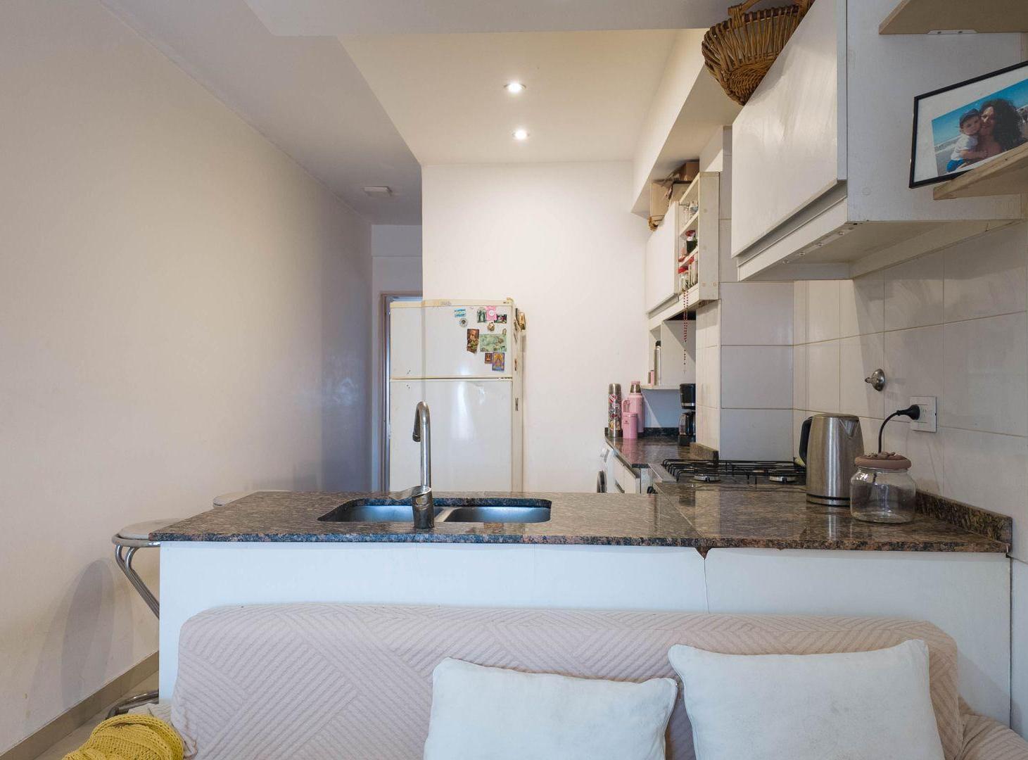 Foto de DPTO 2 AMB CON BALCON EN VENTA, LANUS ESTTE, imagen 2