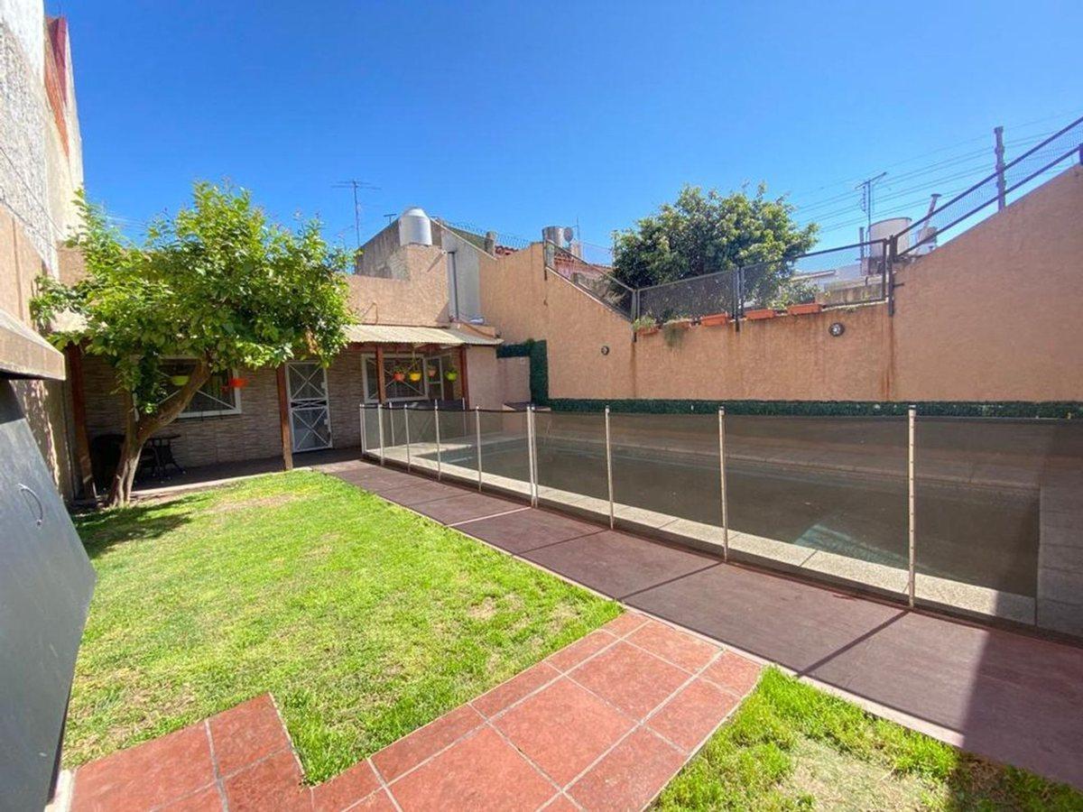Foto de CASA 3 AMB EN VENTA EN SAN JUSTO PILETA COCHERA, imagen 1