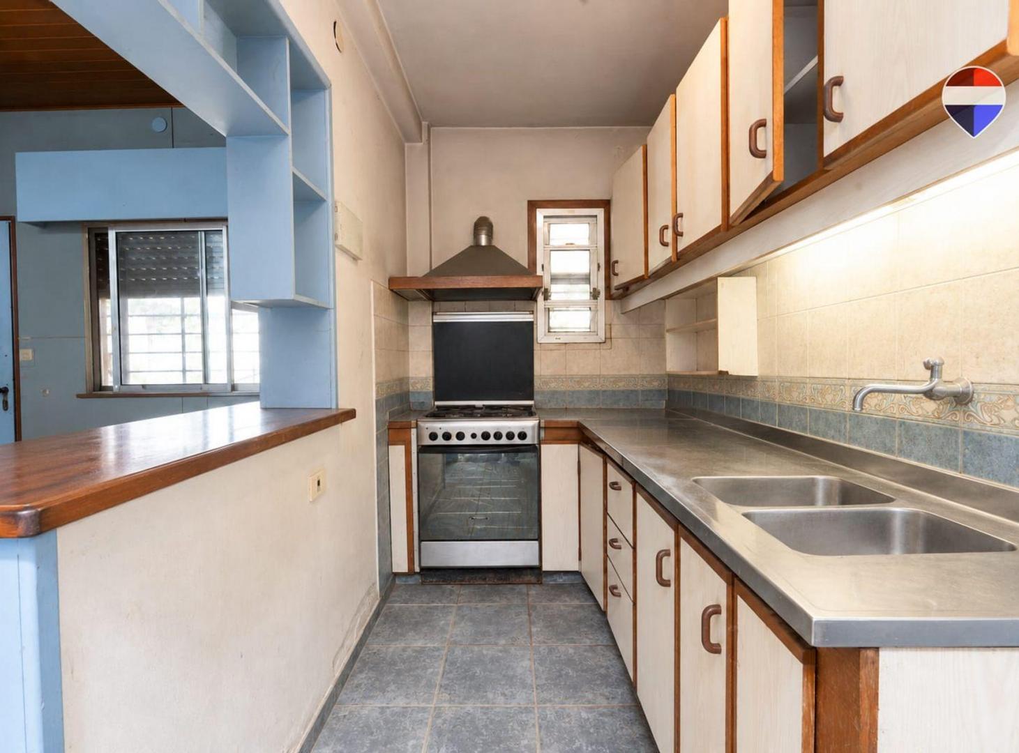 Foto de Venta casa 3 ambientes con cochera y jardin BERNAL, imagen 5