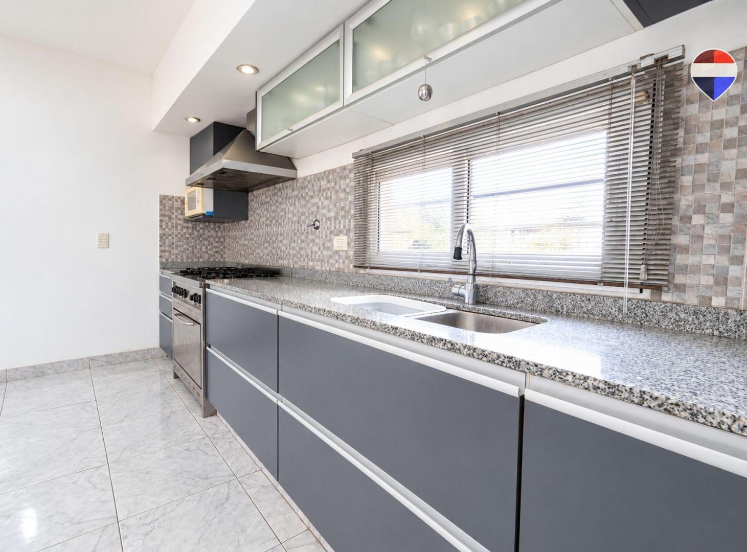 Foto de VENTA CASA MULTIFAMILIAR 7 AMB EN BERNAL, imagen 4