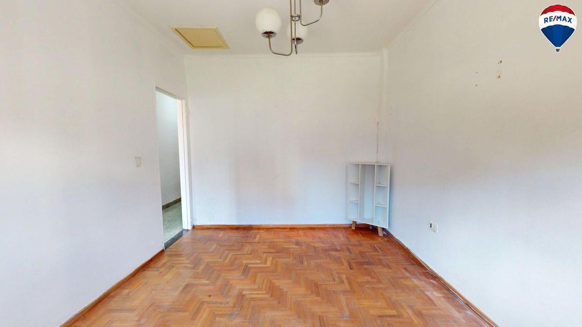 Foto de CASA 8 AMBIENTES EN VENTA EN BURZACO, imagen 2