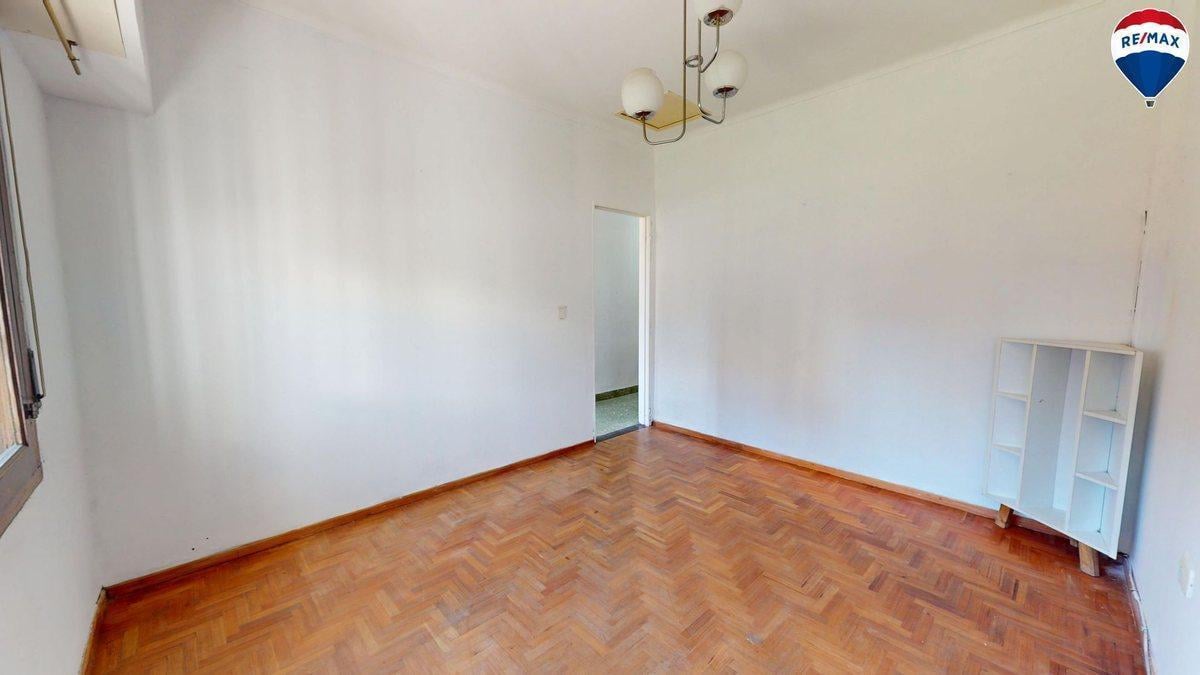 Foto de CASA 8 AMBIENTES EN VENTA EN BURZACO, imagen 3
