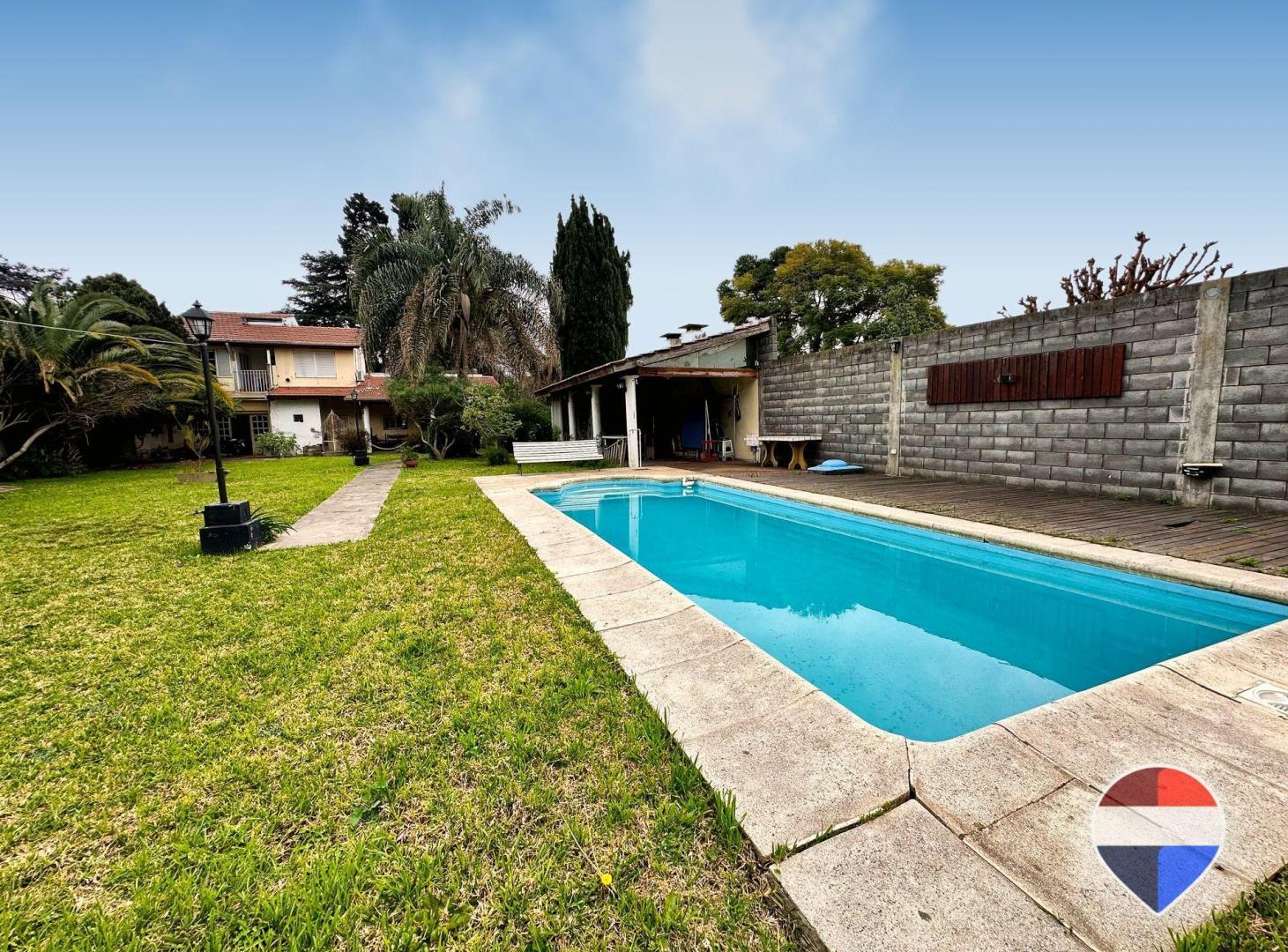 Foto de CASA 4 AMBIENTES EN VENTA EN ADROGUE AMPLIO PARQUE, imagen 2