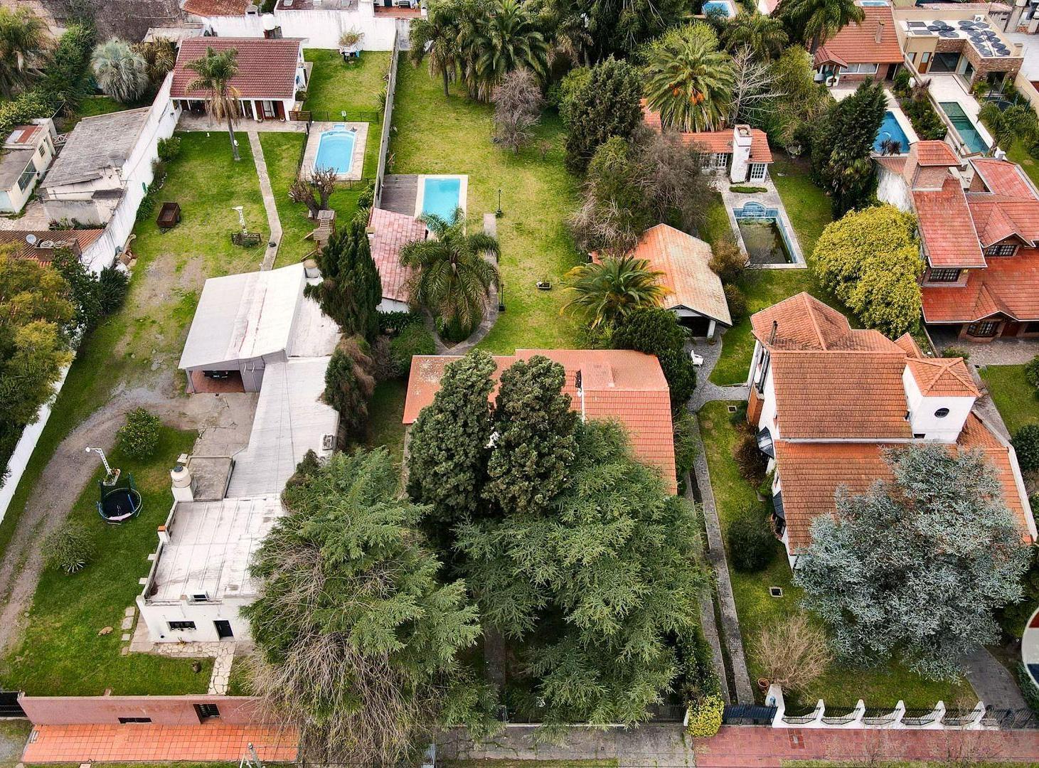 Foto de CASA 4 AMBIENTES EN VENTA EN ADROGUE AMPLIO PARQUE, imagen 1