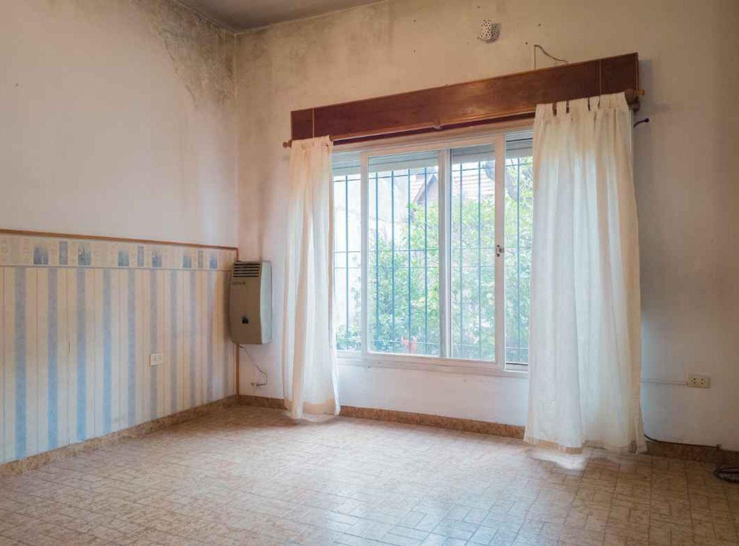 Foto de VENTA CASA 4 AMB EN QUILMES CON PATIO, imagen 1