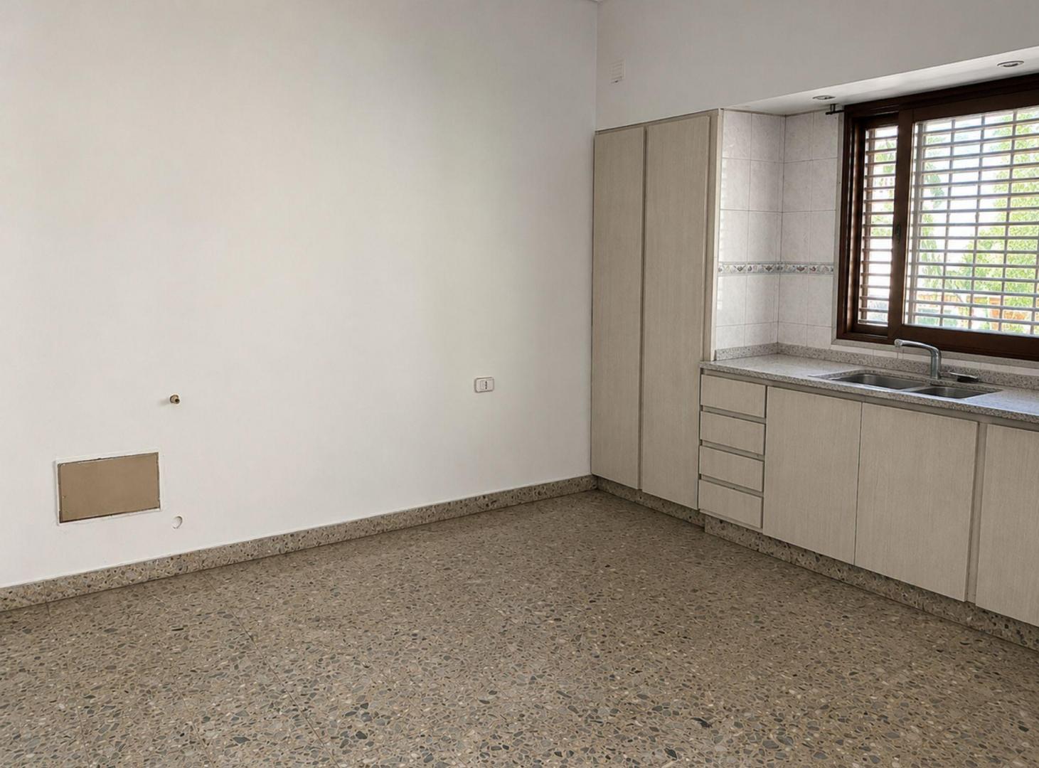 Foto de VENTA EN BLOCK (DEPOSITO-GALPON-VIVIENDA) QUILMES, imagen 2