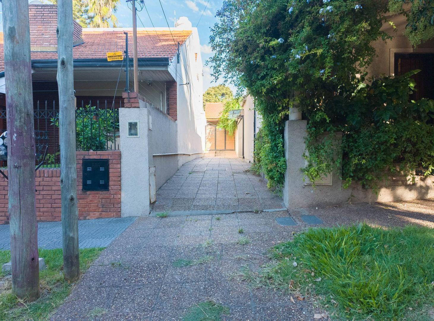 Foto de VENTA PH 3 AMB CON PATIO,QUINCHO Y COCHERA BERNAL, imagen 1
