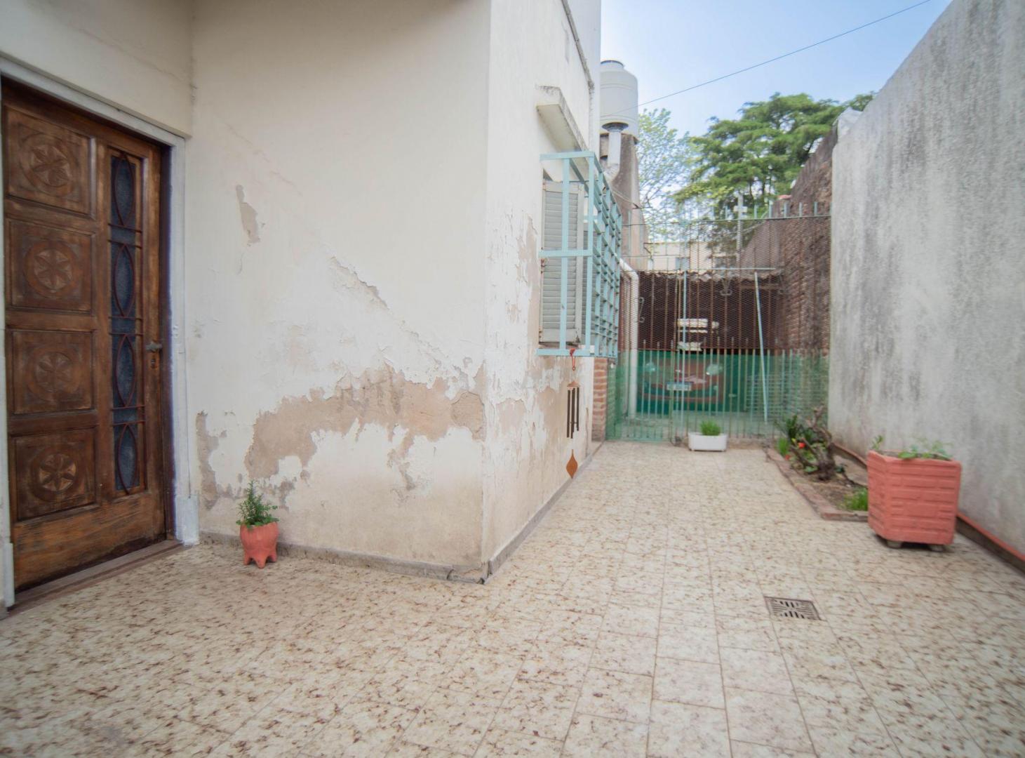 Foto de VENTA CASA 3 AMB EN AVELLANEDA CON PATIO Y COCHERA, imagen 2
