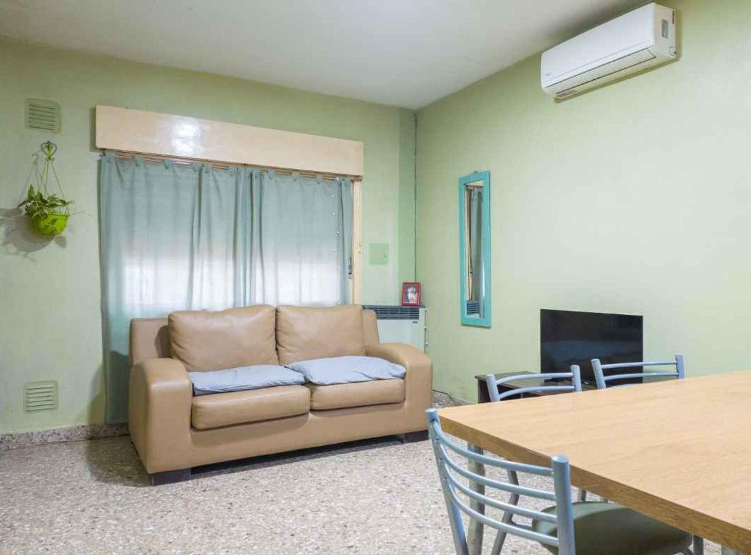 Foto de CASA EN VENTA 4 AMBIENTES WILDE CON PATIO Y GARAGE, imagen 3