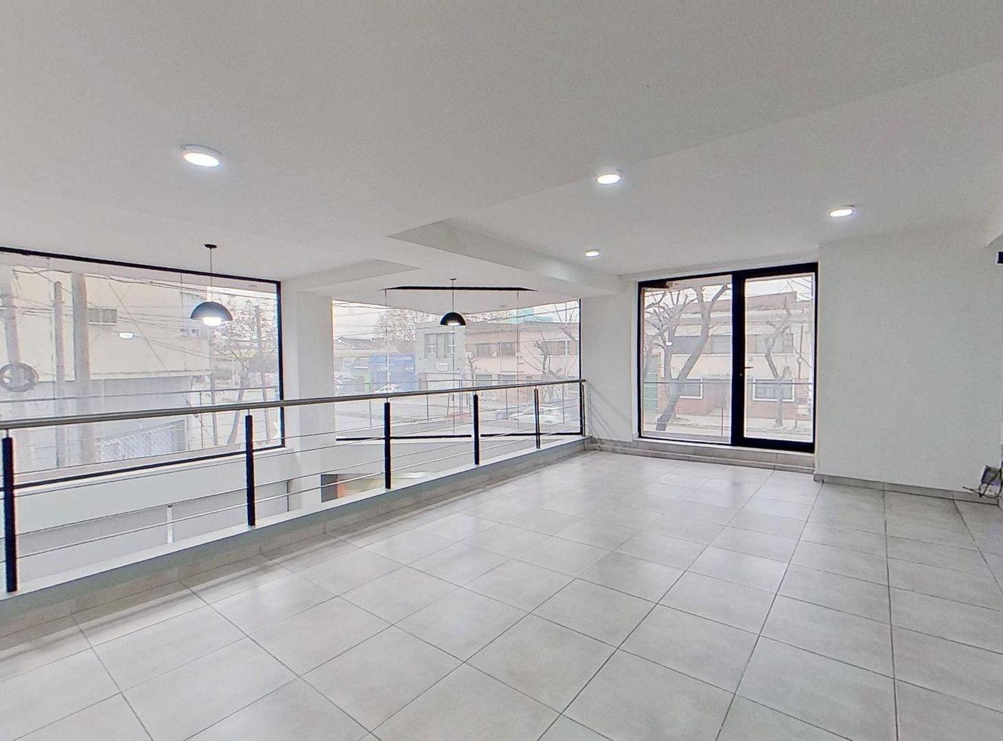 Foto de AMPLIO LOCAL CON DOBLE ALTURA EN VENTA, AVELLANEDA, imagen 2