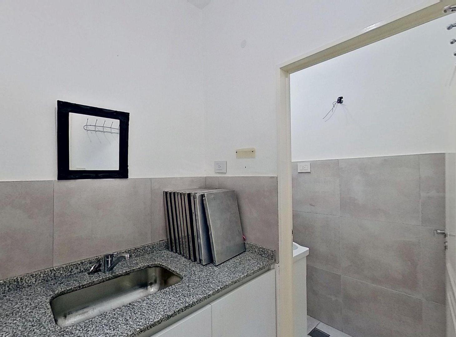 Foto de AMPLIO LOCAL CON DOBLE ALTURA EN VENTA, AVELLANEDA, imagen 5