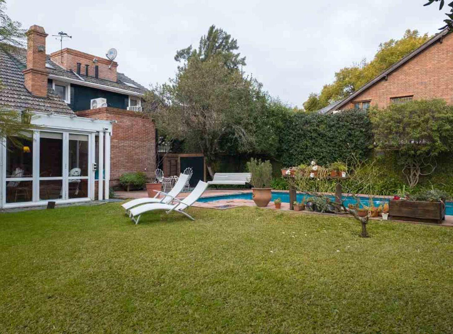 Foto de CASA 6 AMB DE CATEGORÍA EN ADROGUÉ - APTO CRÉDITO, imagen 2