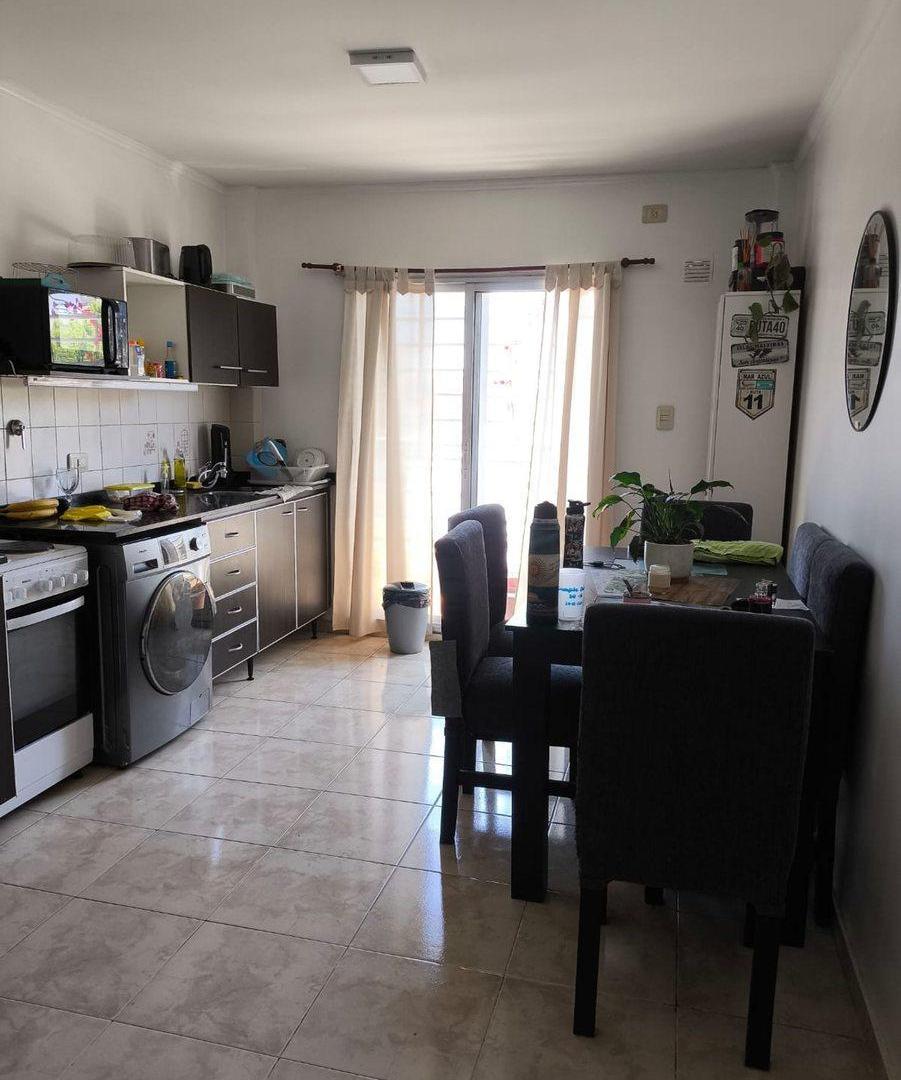 Foto de VENTA DEPARTAMENTO 2 AMBIENTES CON COCHERA, WILDE, imagen 2