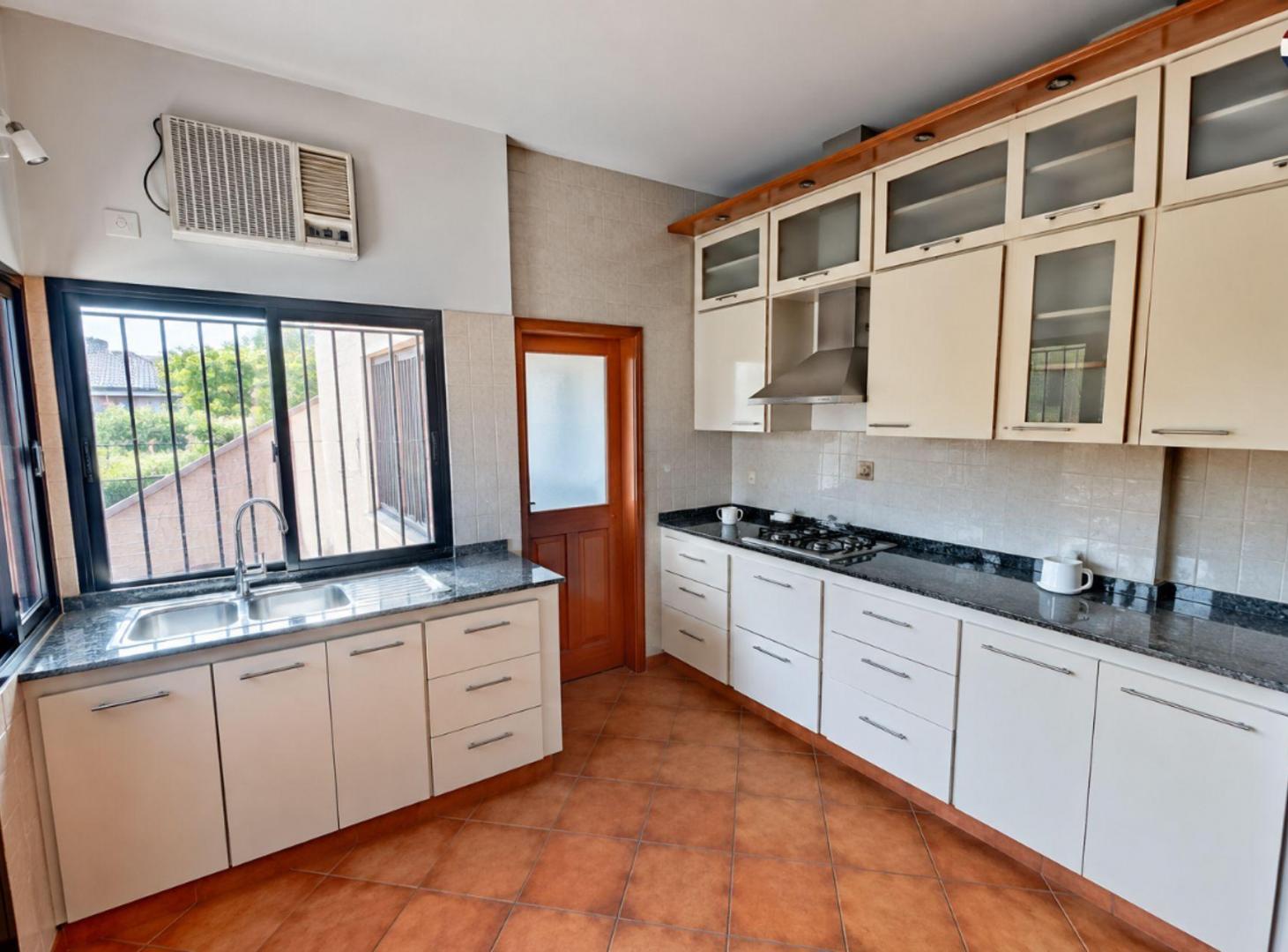 Foto de CASA 6 AMB. EN VENTA EN SARANDI CON PATIO Y JARDÍN, imagen 3