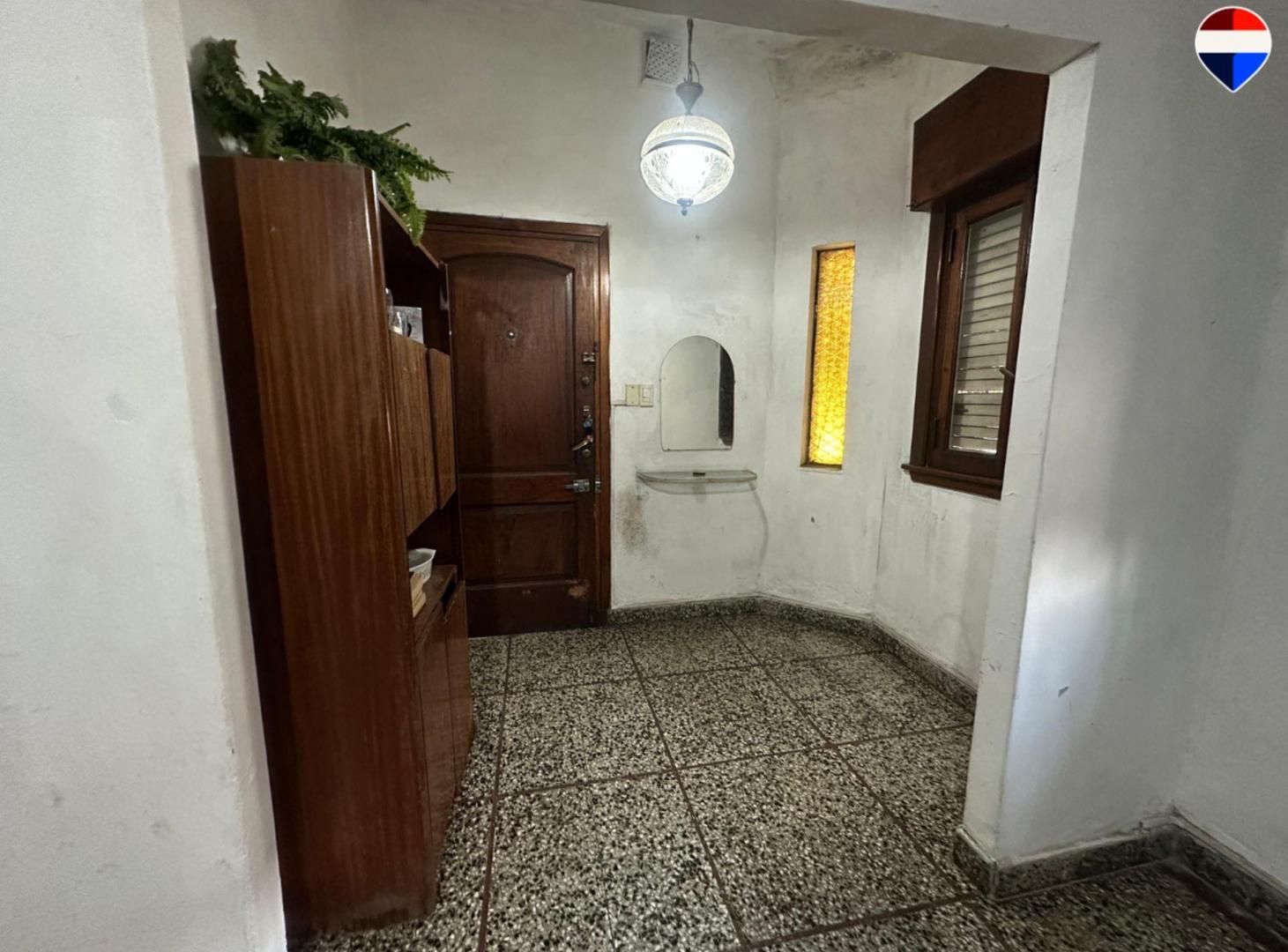 Foto de VENTA PH 5 AMBIENTES COCHERA SARANDI A REFACCIONAR, imagen 2