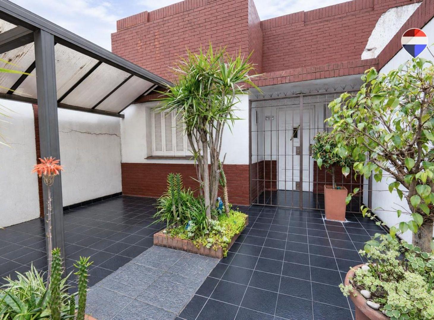 Foto de VENTA CASA 3 AMB + 4 DPTO EN BLOCK, imagen 1