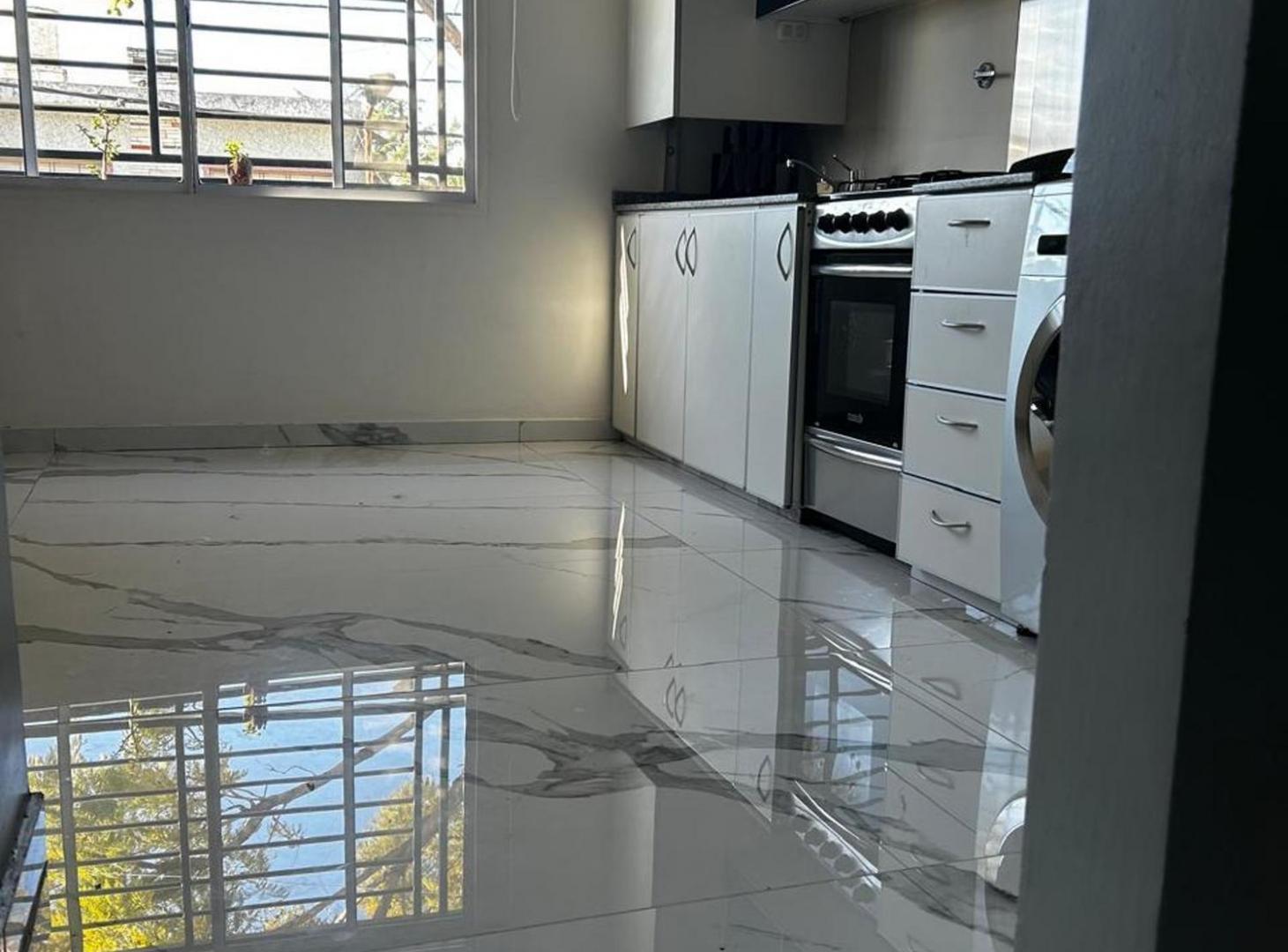 Foto de DEPARTAMENTO DUPLEX 3 AMBIENTES COCHERA BERNAL, imagen 3
