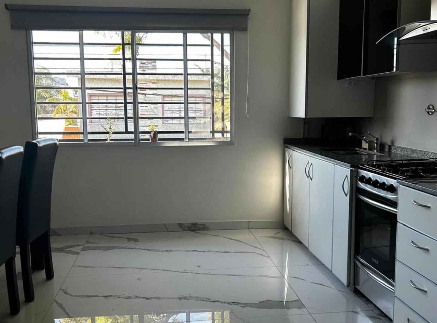Foto de DEPARTAMENTO DUPLEX 3 AMBIENTES COCHERA BERNAL, imagen 1