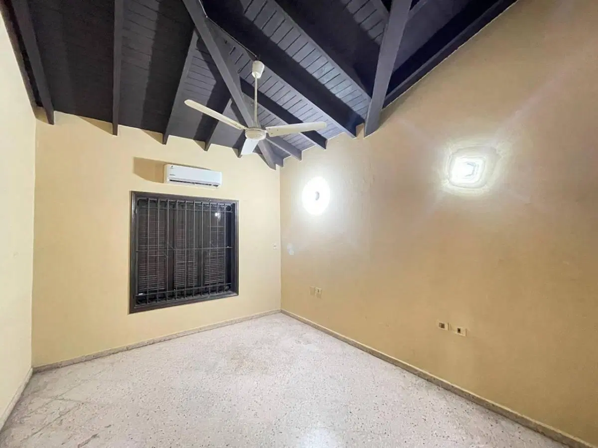 En Venta Amplia Casa en Villa Adela Luque 3