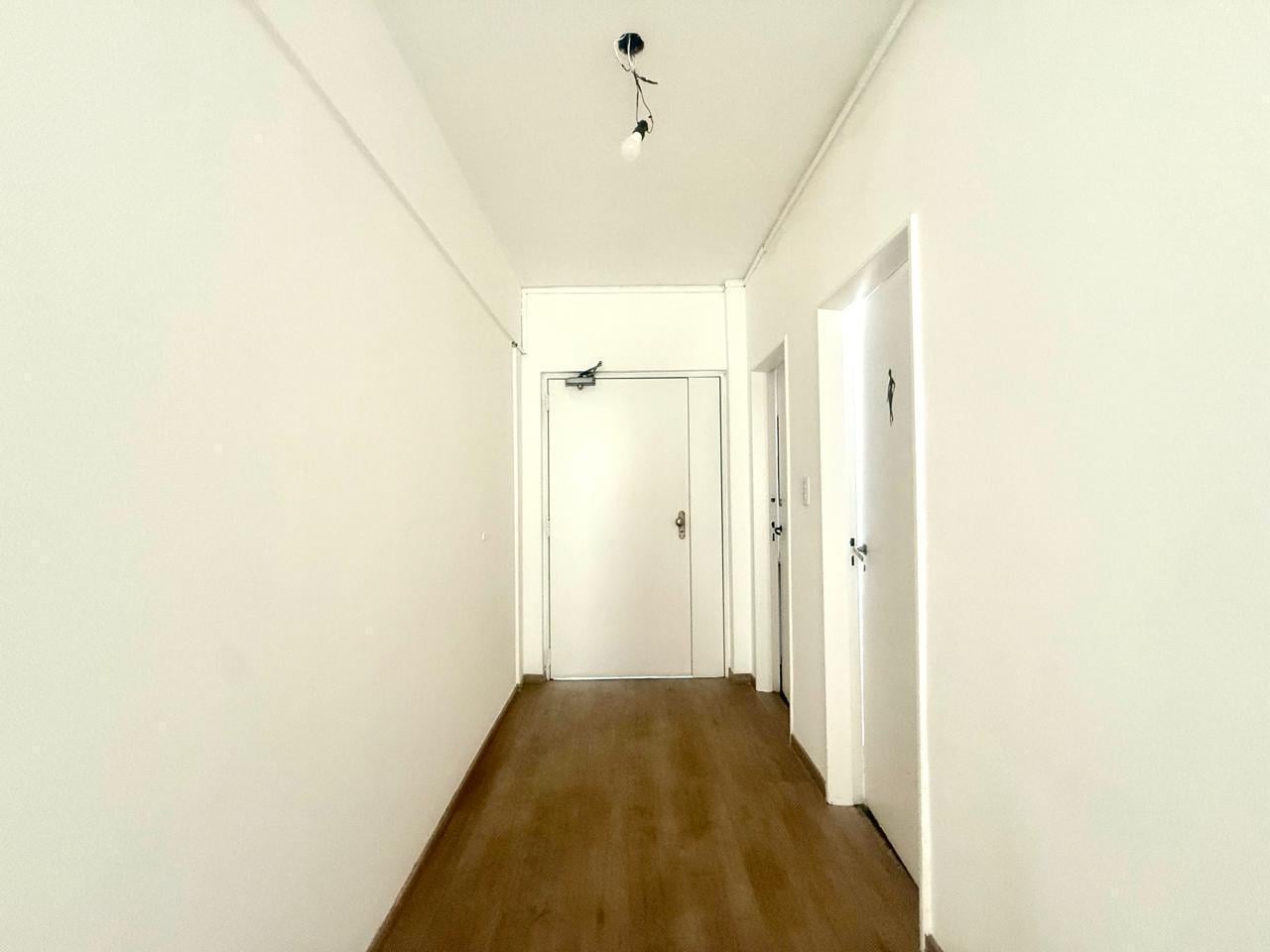Oficina  muy luminosa piso completo.