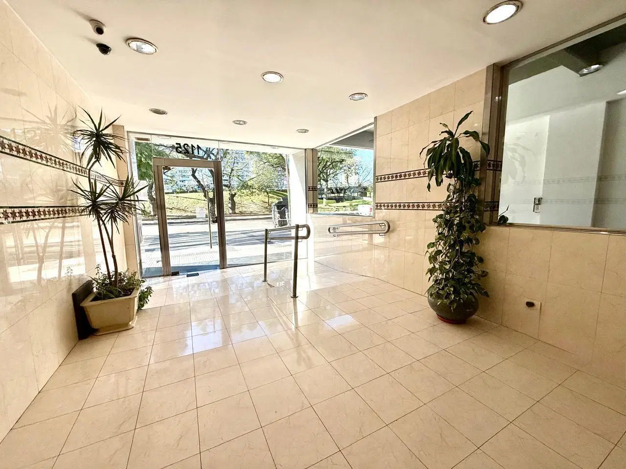Oficina Comercial en Venta | Impecable Planta en Constitución 1