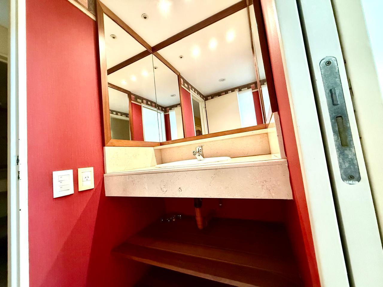 Foto de Departamento tipo casa con balcón corrido y patio. 4 dorm.c/dep y, imagen 3