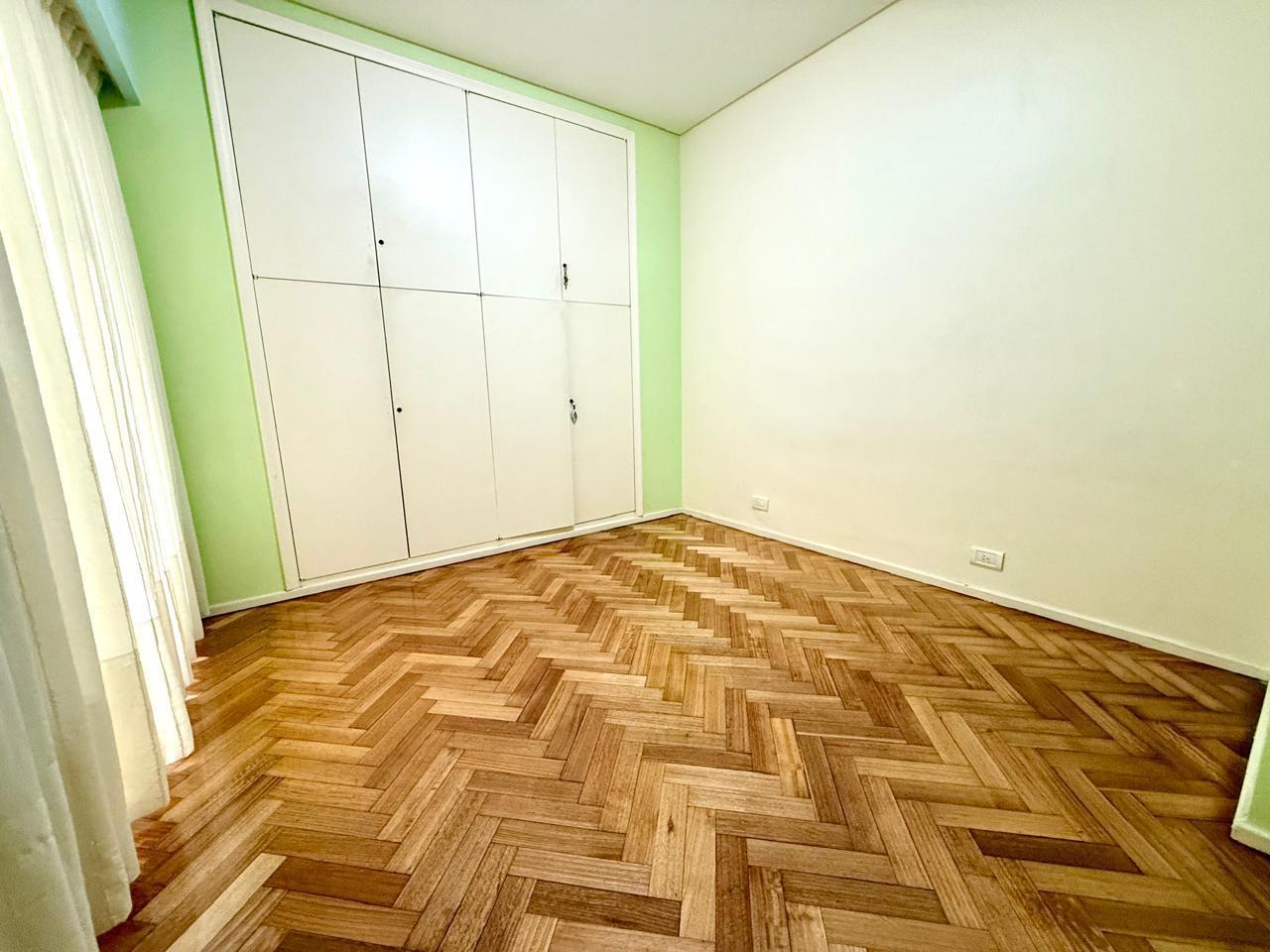 Foto de Departamento tipo casa con balcón corrido y patio. 4 dorm.c/dep y, imagen 1