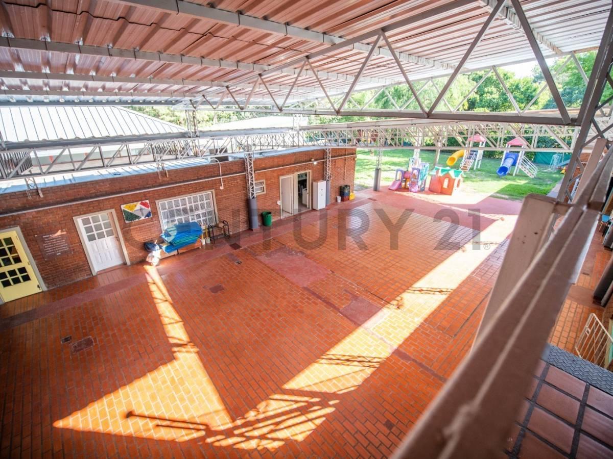 Importante Propiedad Comercial Para Varios Fines Educacion. 2