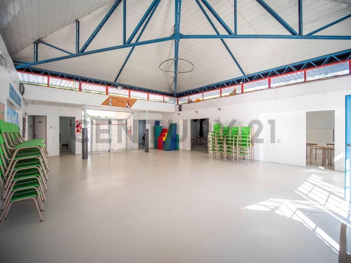 Importante Propiedad Comercial Para Varios Fines Educacion. 4