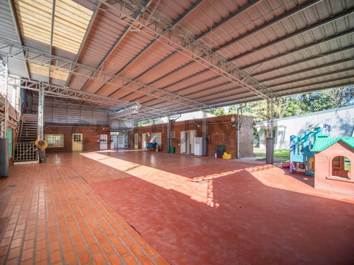 Importante Propiedad Comercial Para Varios Fines Educacion. 1