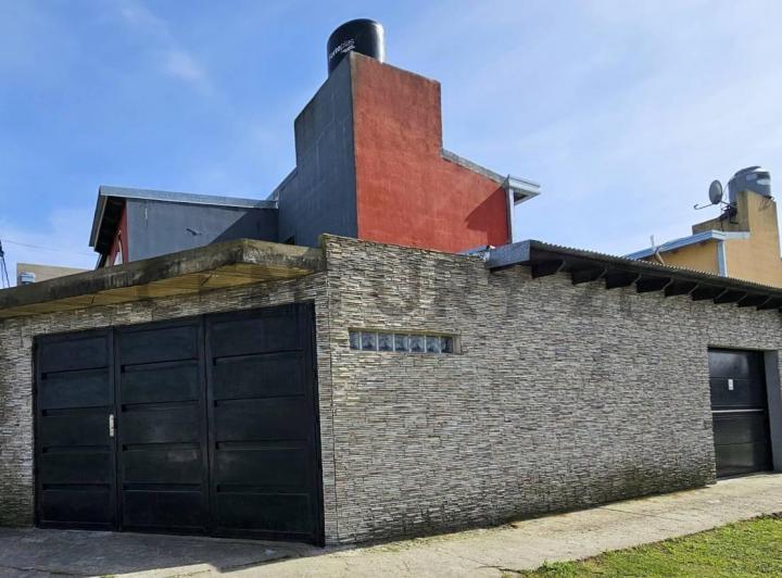 VENTA DE CASA TIPO DUPLEX EN BERISSO 2