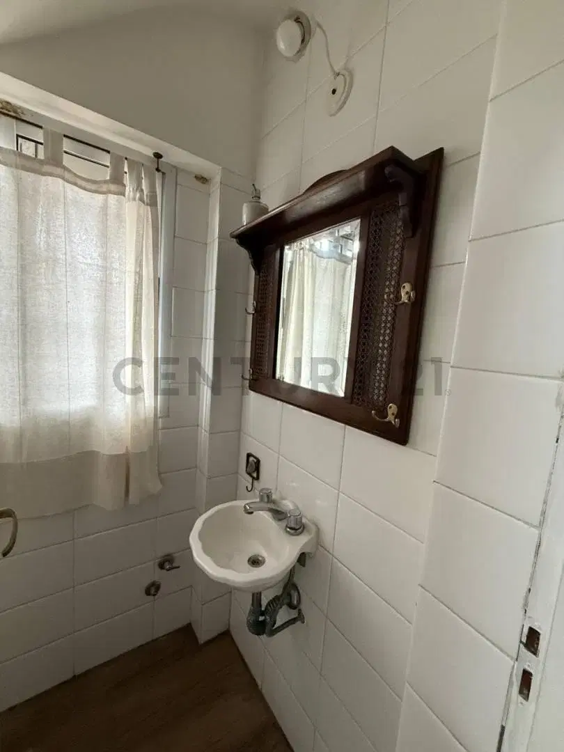 CASA AMOBLADA EN ALQUILER EN CITY BELL DE 3 DORMITORIOS PARQUE Y PILETA 2