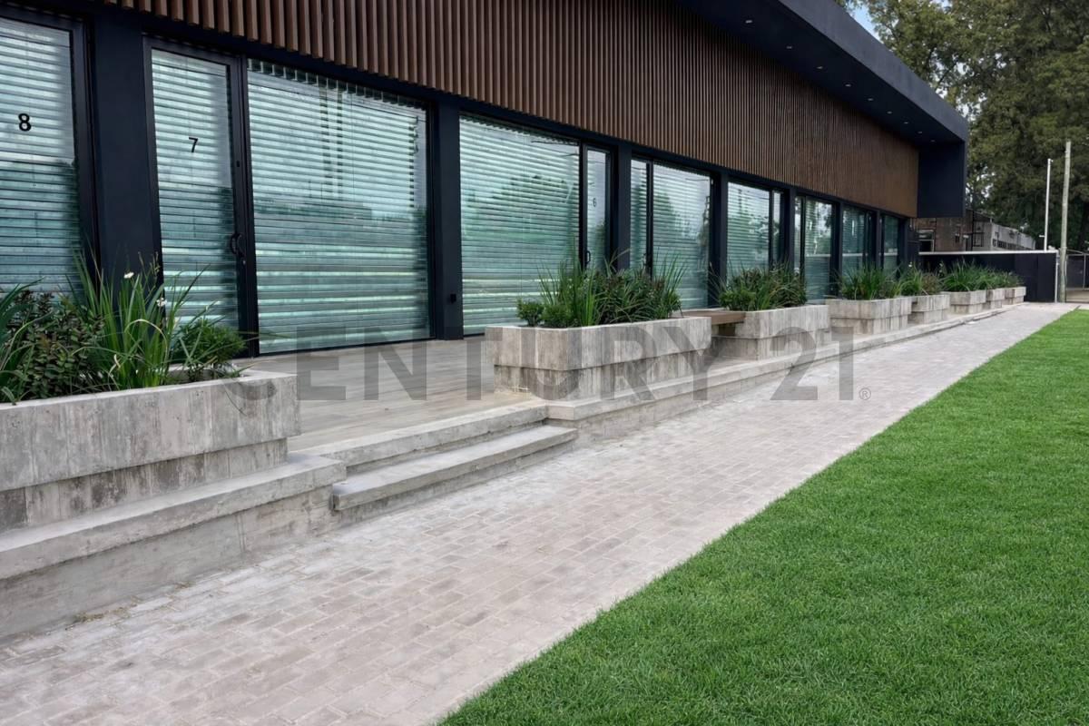 Foto de ALQUILER DE LOCAL COMERCIAL A ESTRENAR SOBRE AV. 31, GONNET, imagen 2