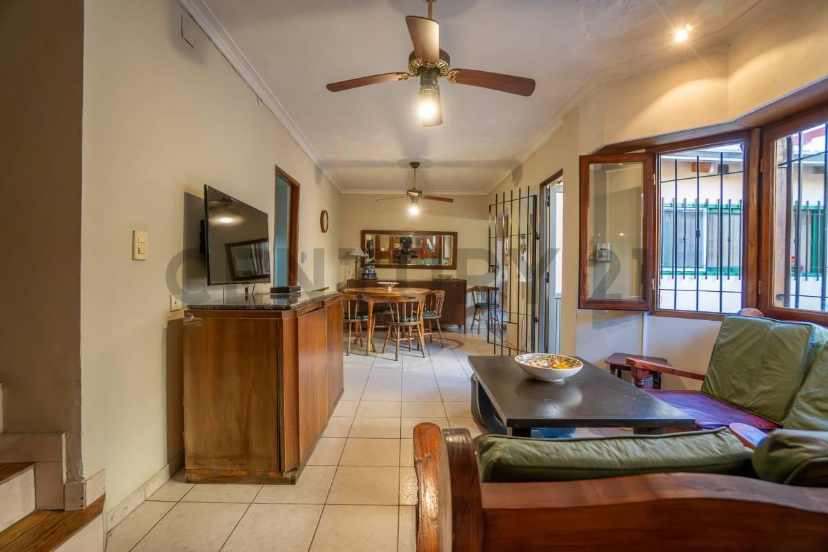 Foto de VENTA DE CASA 4 DORMITORIOS + ESCRITORIO CON ENTRADA INDEPENDIENTE +, imagen 2