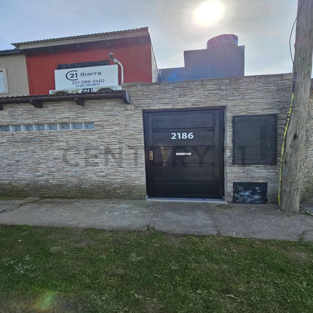 Foto de VENTA DE CASA TIPO DUPLEX EN BERISSO, imagen 2