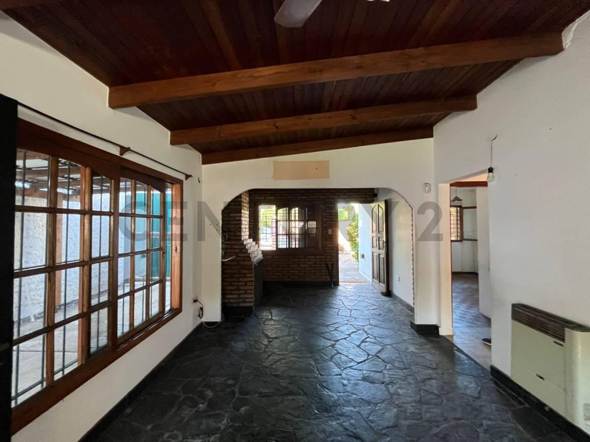 Foto de CASA EN VENTA 3 DORMITORIOS, APTA BANCO EN HERNANDEZ, LA PLATA, imagen 3