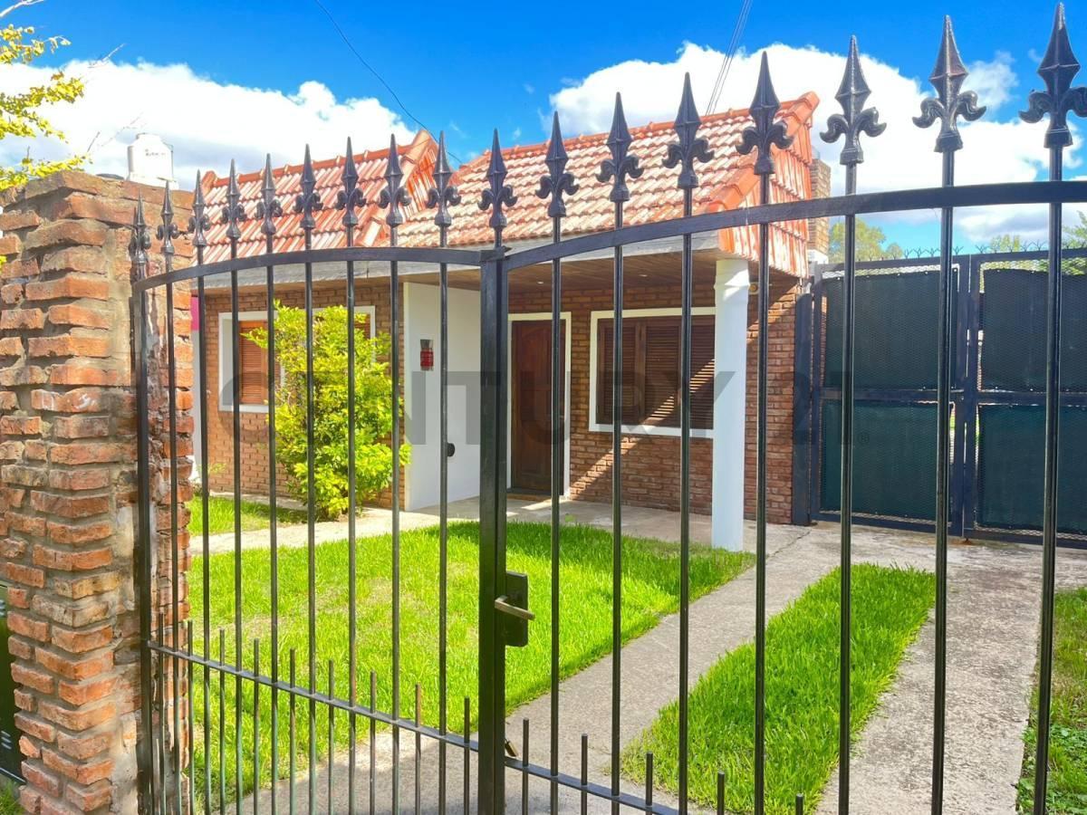 Foto de CASA EN VENTA 3 DORMITORIOS, APTA BANCO EN HERNANDEZ, LA PLATA, imagen 2