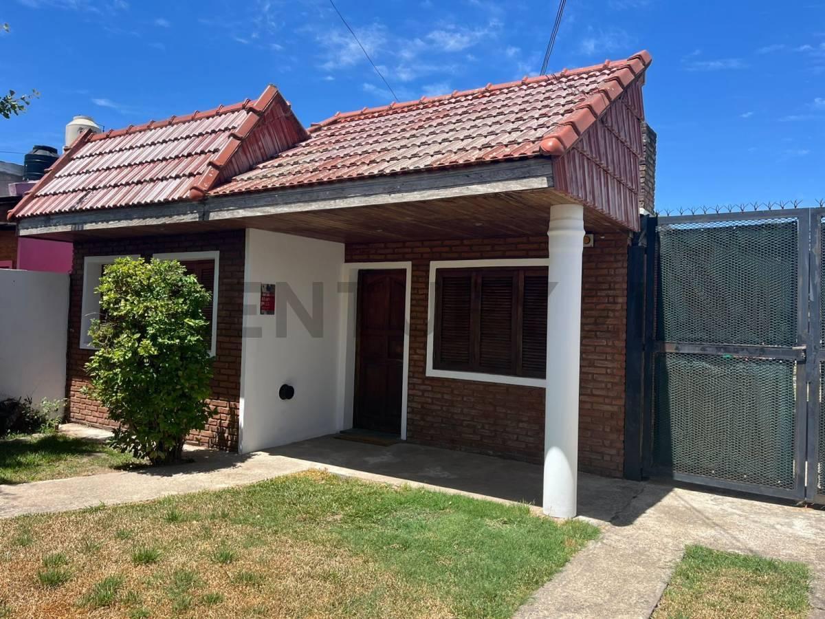 Foto de CASA EN VENTA 3 DORMITORIOS, APTA BANCO EN HERNANDEZ, LA PLATA, imagen 1