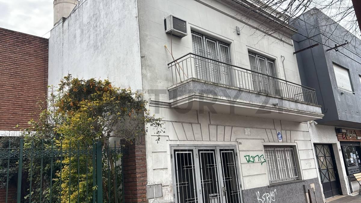 Foto de Casa sobre lote propio de 300 m² con parque y pileta – 19 entre 35 y 36, imagen 3