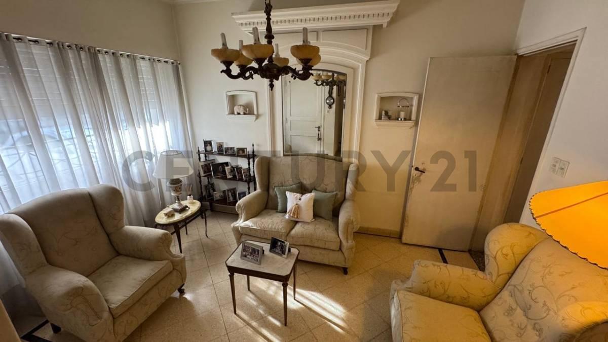 Foto de VENTA DE CASA SOBRE AV. 38, APTA BANCO, LA PLATA, imagen 3