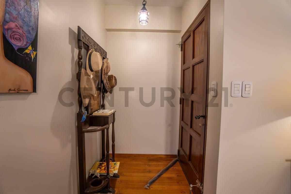 Foto de VENTA DE CASA APTA BANCO EN EL CASCO DE LA PLATA CON COCHERA DOBLE, imagen 5