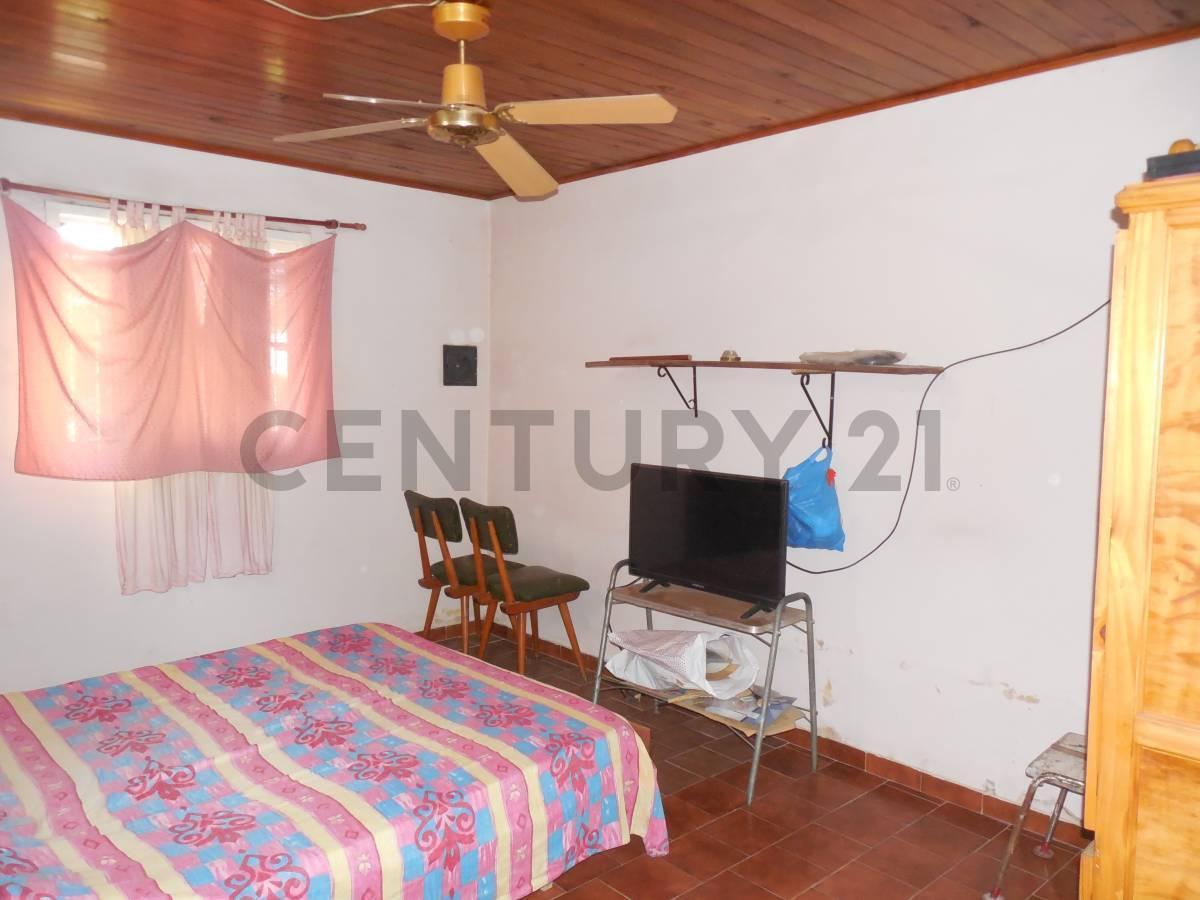 Foto de Oportunidad para Inversores – Casa Antigua a Reciclar en Lote de 10 x 21, imagen 2