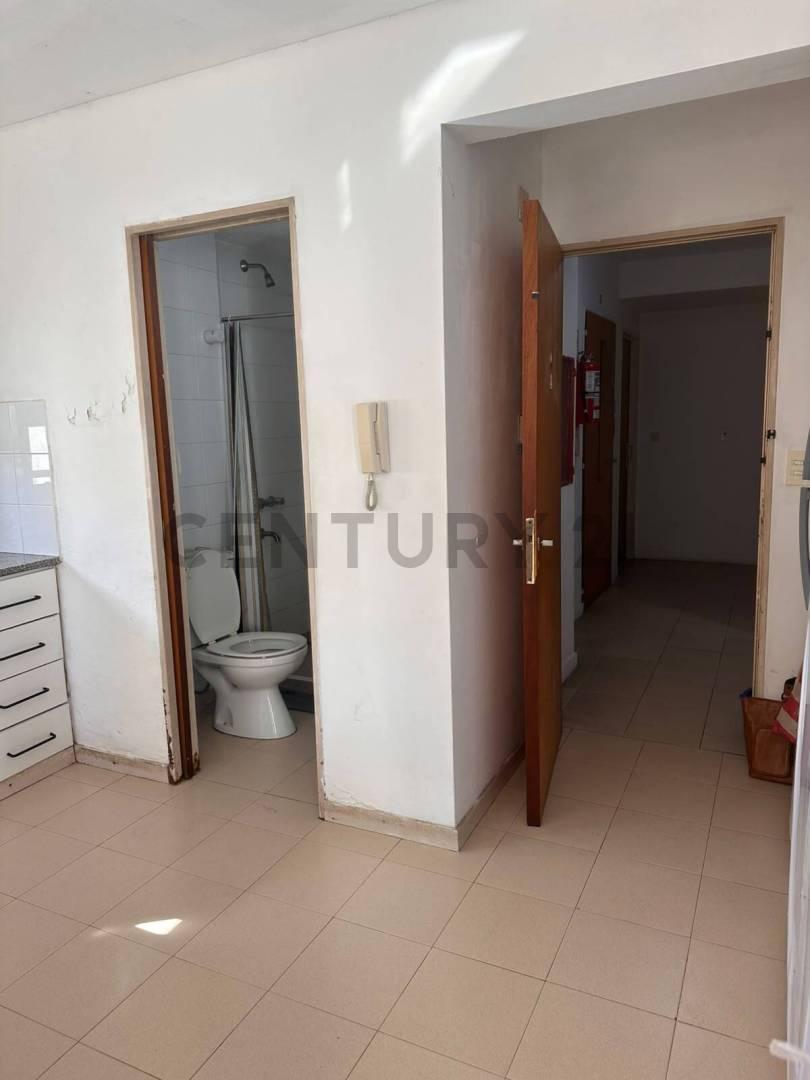 Foto de MONOAMBIENTE EN VENTA FRENTE A PLAZA MORENO, imagen 4