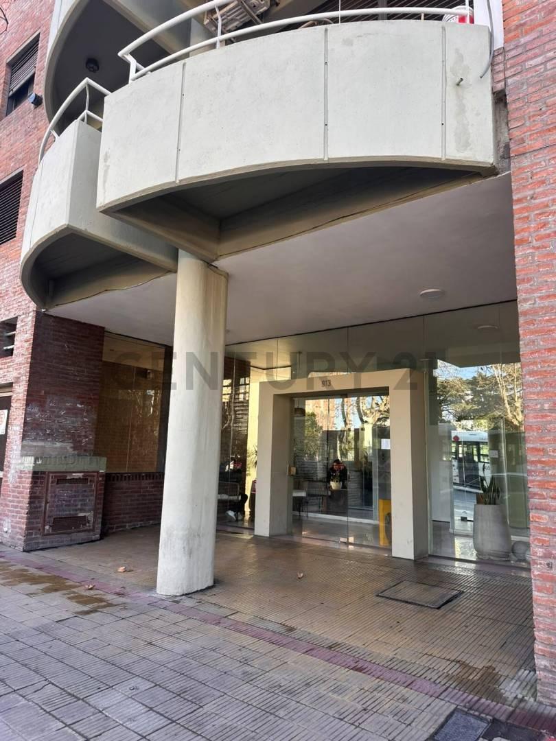 Foto de MONOAMBIENTE EN VENTA FRENTE A PLAZA MORENO, imagen 2