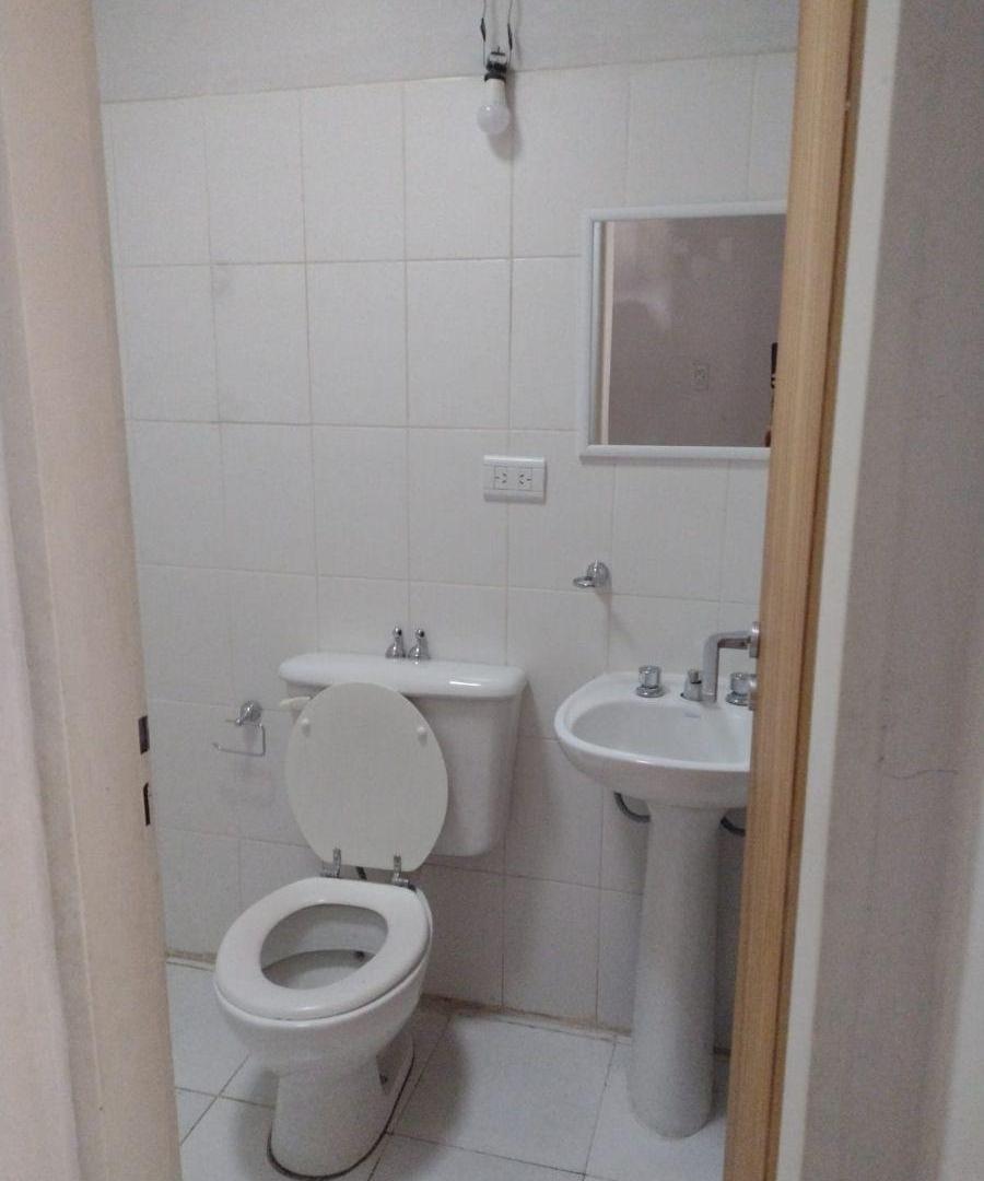 Foto de Hermosa casa familiar en Barrio Don Higinio con amplio jardín y pileta, imagen 4