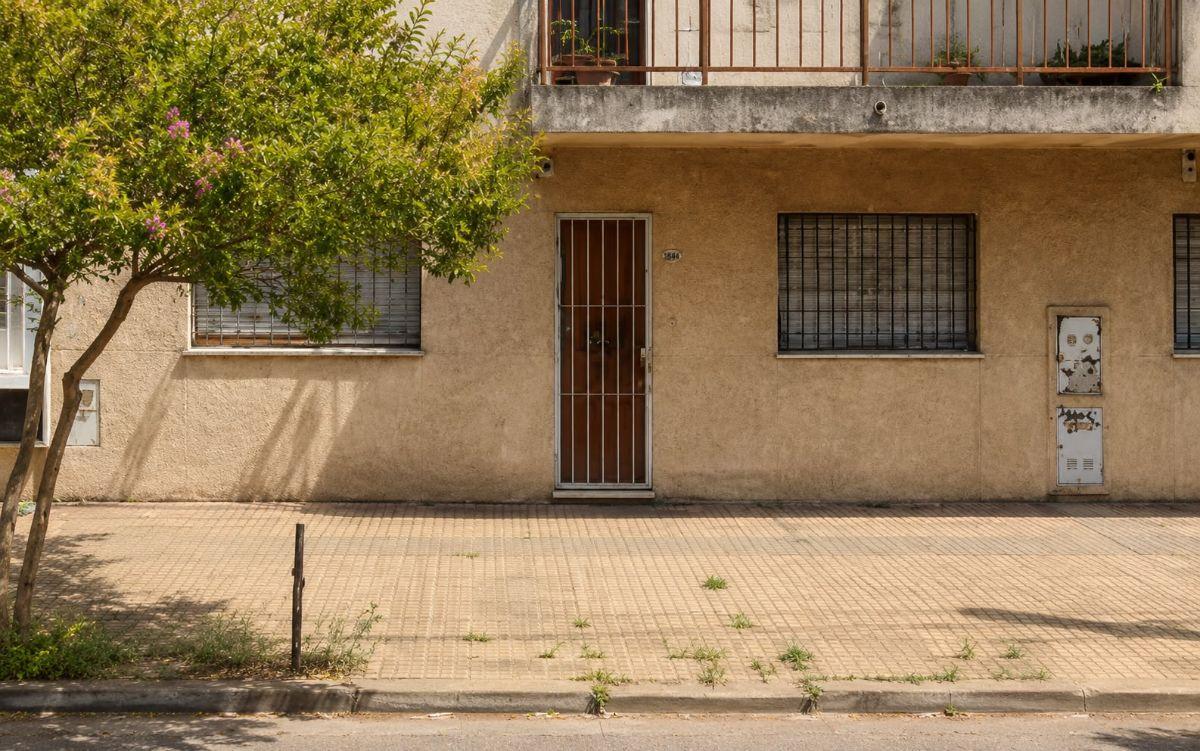 Departamento q dormitorio PB en excelente ubicación