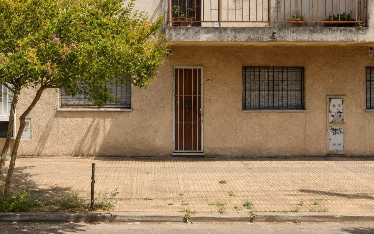 Departamento q dormitorio PB en excelente ubicación 2