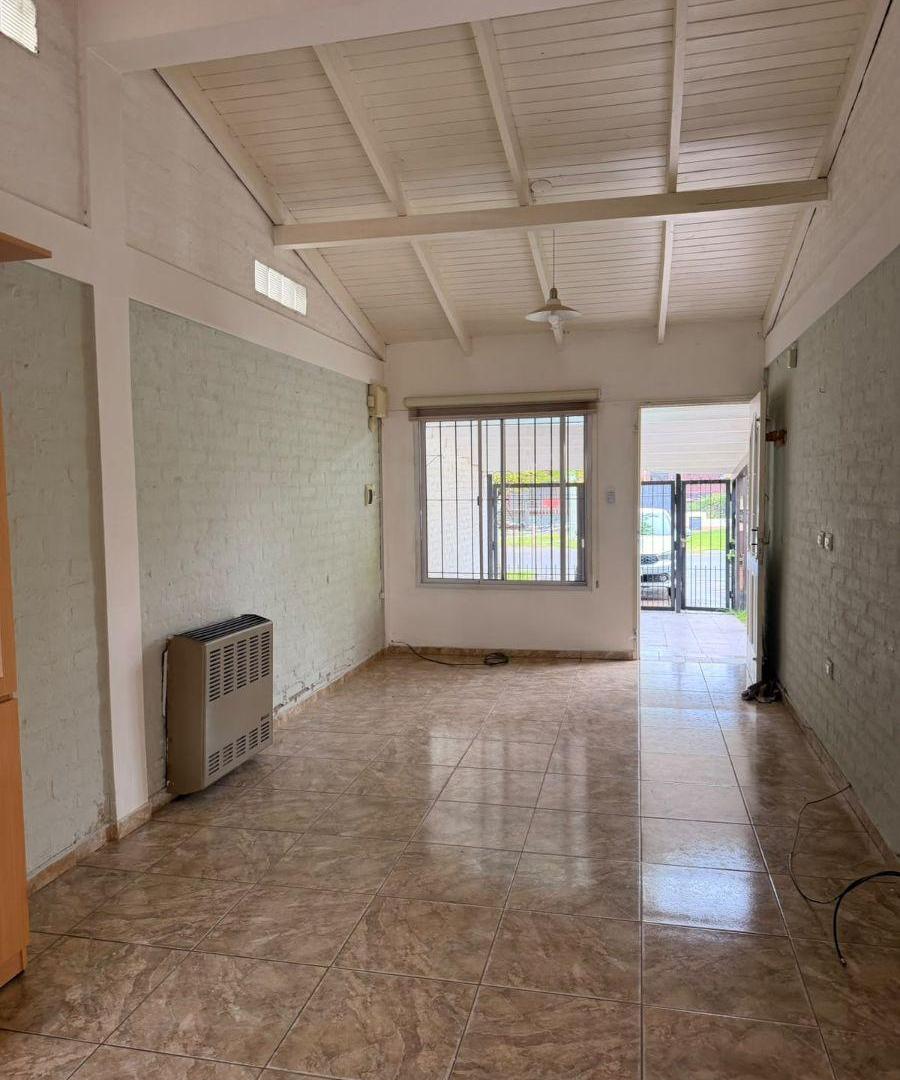 Foto de Casa con patio - 1 dormitorio en alquiler en Cumelen, imagen 2