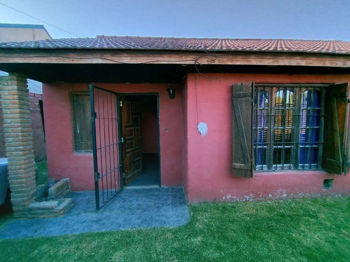 En venta. Chalet 3 ambientes + Departamento de 2 ambientes independiente – Mar del plata. 2
