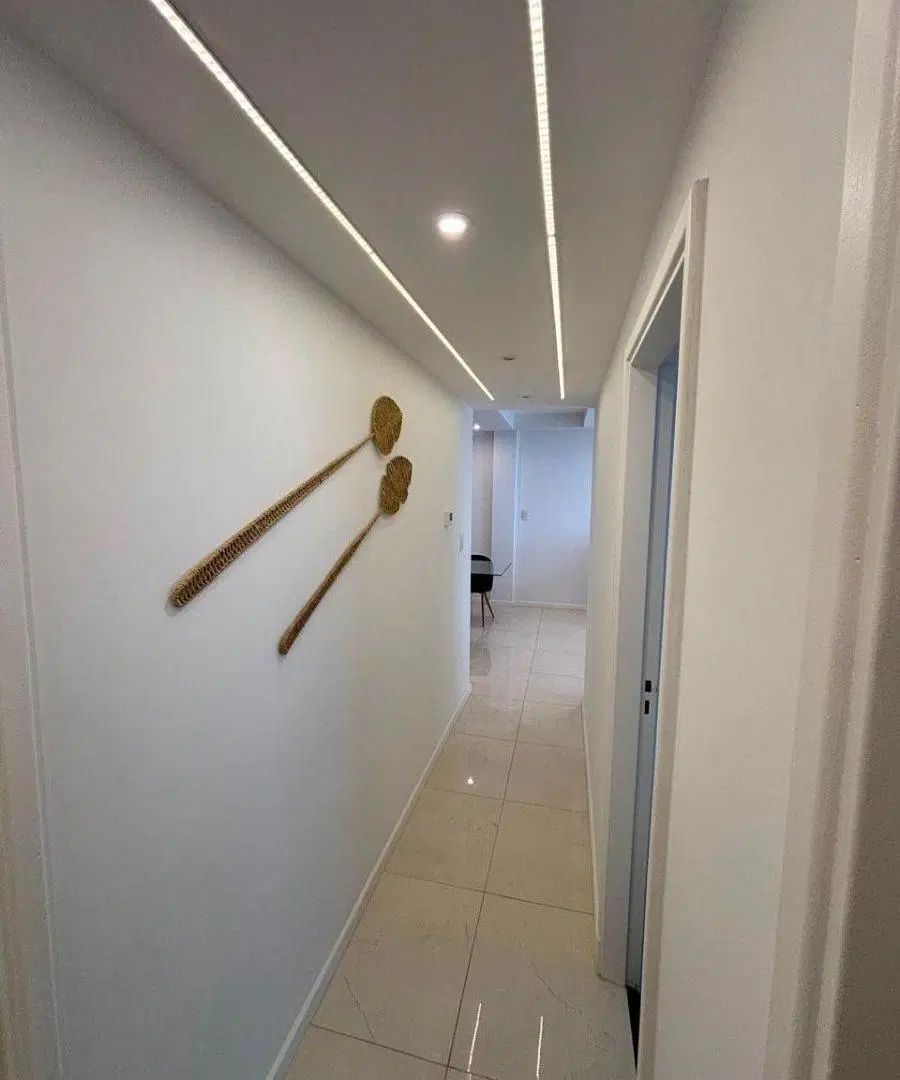 En venta Espectacular departamento de cuatro ambientes a la calle con balcón corrido - Mar del Plata 3